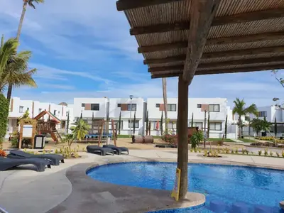 Piscina en o cerca de Nice House w/ shared pool and close to the beach at Mazatlan