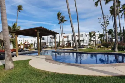 Piscina en o cerca de Nice House w/ shared pool and close to the beach at Mazatlan