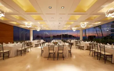 Un restaurante o sitio para comer en Emporio Mazatlan