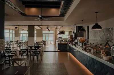 Un restaurante o sitio para comer en Oceano Palace