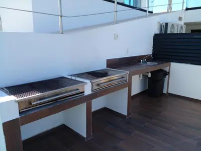 Una cocina o zona de cocina en Departamento en el malecón, Torre Central 102