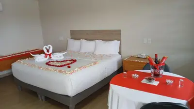 Cama o camas de una habitación en La Huerta Inn & Suites