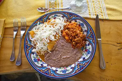 Comida en o cerca de este hotel