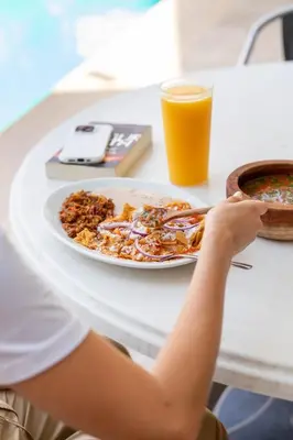 Comida en o cerca de este hotel