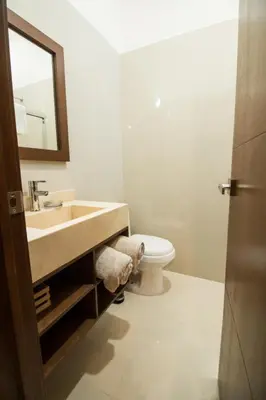 Un baño de Acogedor departamento Boho cerca de la playa