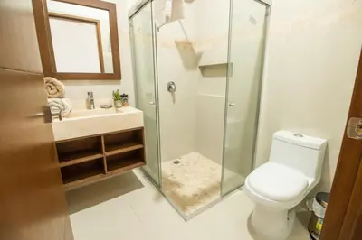 Un baño de Acogedor departamento Boho cerca de la playa