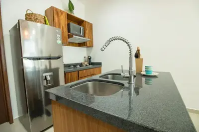 Una cocina o zona de cocina en Amplio departamento Modern Boho cerca de la playa