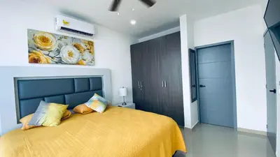 Cama o camas de una habitación en Depa lujoso cerca del malecón by G P S rentas