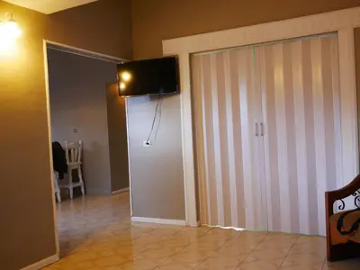 Una televisión o centro de entretenimiento en Departamentos - Cabañas Sias
