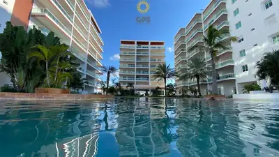 Piscina en o cerca de Depa panorámico vista la marina by G P S rentas