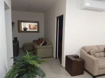 Zona de estar de Departamento a 200 Mts de la playa y alberca en planta baja