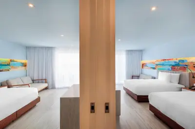 Cama o camas de una habitación en Courtyard by Marriott Mazatlan Beach Resort