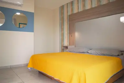 Cama o camas de una habitación en condominio con una bonita vista del puerto deportivo de G P S rentas
