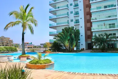 Piscina en o cerca de condominio con una bonita vista del puerto deportivo de G P S rentas