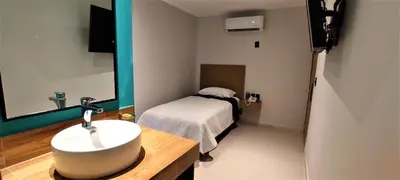 Una televisión o centro de entretenimiento en Hotel Kavia Mazatlán