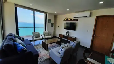 Una televisión o centro de entretenimiento en BOCA DE CIELO Departamento frente al mar con ocasos increíbles