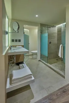 Un baño de City Express Plus by Marriott Mazatlan