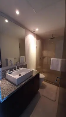 Un baño de PENINSULA2C