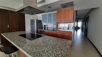 Una cocina o zona de cocina en PENINSULA2C