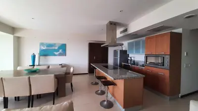 Una cocina o zona de cocina en PENINSULA2C