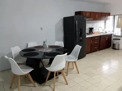 Una cocina o zona de cocina en Dpto CASA BRISA! a 600 metros de Playa&Malecon! Alberca!