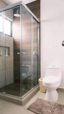 Un baño de Casa con amplia terraza y vista a la alberca!