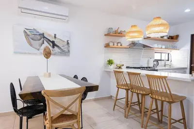 Una cocina o zona de cocina en - CASA PALMA - Moderna casa a pasos de la playa