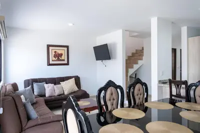 Zona de estar de Agradable casa con terraza y vista a la alberca