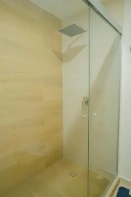 Un baño de Camino al Mar a pie de playa