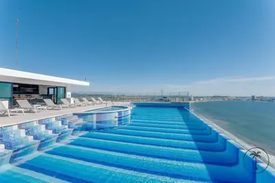 Piscina en o cerca de Hermosa terraza con vista a la laguna!
