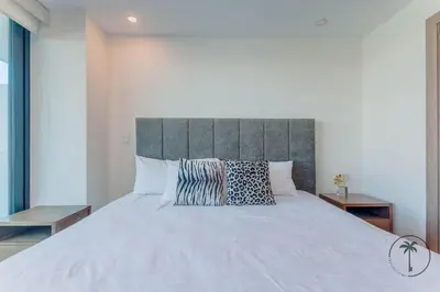Cama o camas de una habitación en Hermosa terraza con vista a la laguna!
