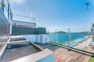 Piscina en o cerca de Hermosa Vista al Mar, Condominio de Lujo!