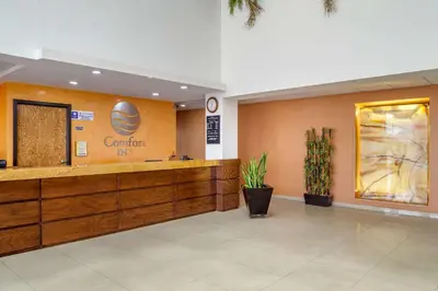 El vestíbulo o zona de recepción de Comfort Inn Chihuahua