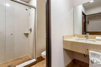 Un baño de Comfort Inn Chihuahua