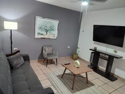 Una televisión o centro de entretenimiento en Casa Ragma