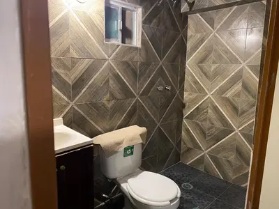 Un baño de Los Arcos Terraza Suites - Consulado General de los Estados Unidos USA a cinco minutos