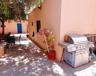 Plano de Departamento 21, cama king, cocineta , cerca del CAS,CIMA, CRIT, centro de gobierno y galerias mall