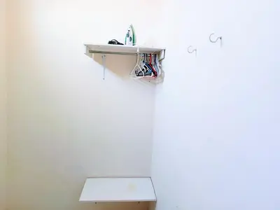 Plano de Departamento 21, cama king, cocineta , cerca del CAS,CIMA, CRIT, centro de gobierno y galerias mall