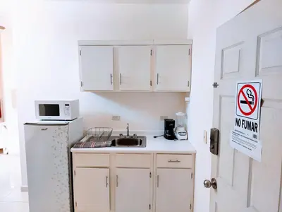 Una cocina o zona de cocina en Apartamento 24 cerca de galerias mall, consulado, CAS , 2 CAMAS ,cocineta