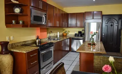 Una cocina o zona de cocina en Tiara Sands 302