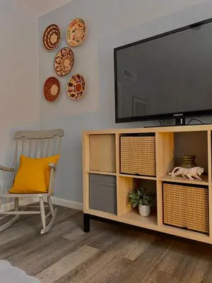 Una televisión o centro de entretenimiento en Acogedor departamento totalmente remodelado, tranquilo y centrico