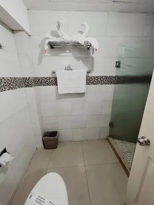 Un baño de Hotel Playa Marina