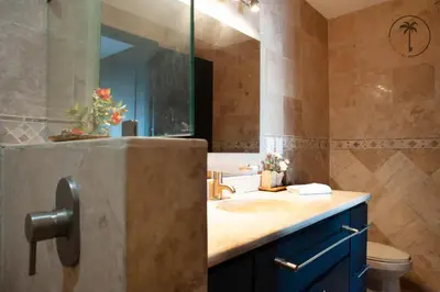 Un baño de Spacious Apartment with Pool Facing the Ocean in Mazatlán - Marina