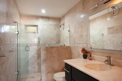 Un baño de Spacious Apartment with Pool Facing the Ocean in Mazatlán - Marina