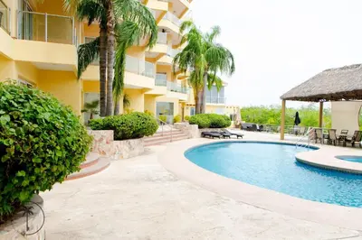 Piscina en o cerca de Spacious Apartment with Pool Facing the Ocean in Mazatlán - Marina