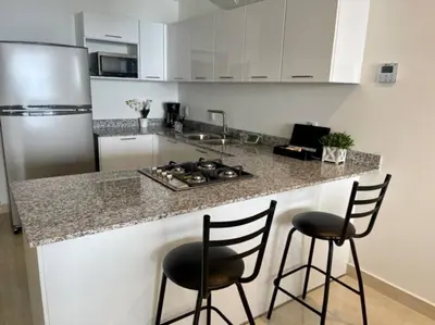 Una cocina o zona de cocina en CONDO DE LUJO EN PLAYA ZONA DORADA CAMINO AL MAR