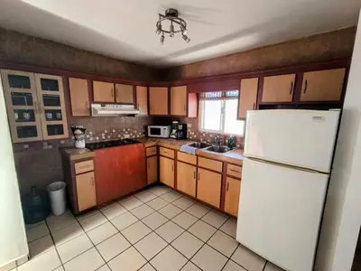 Una cocina o zona de cocina en Casa Villa Serena 5, enfrente de la alberca!