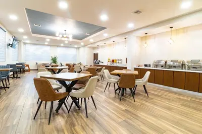 Un restaurante o sitio para comer en Comfort Inn Ciudad Juarez