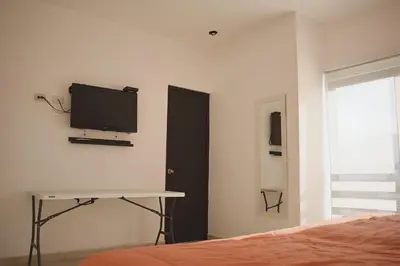 Una televisión o centro de entretenimiento en ALBERCA 3 HABITACIONES, CERCA DE LA PLAYA, Cantera Residencial