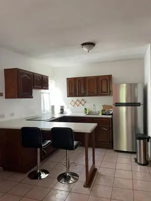 Una cocina o zona de cocina en House with enclosed yard- 1km to the beach- big garden